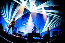 BLUE ENCOUNT「BLUE ENCOUNT TOUR 2017 break "THE END"」福岡・福岡国際センター公演の様子。（撮影：浜野カズシ）