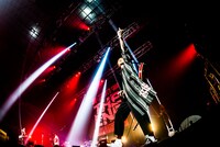 BLUE ENCOUNT「BLUE ENCOUNT TOUR 2017 break "THE END"」福岡・福岡国際センター公演の様子。（撮影：浜野カズシ）