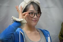 フォトセッションのため、再びマネキンになったJY。