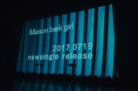 アンコール終了後に上映された、ニューシングル発売決定の告知映像。（撮影：稲垣謙一）