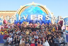 ユニバーサル・スタジオ・ジャパンとコラボしたLittle Glee Monster（手前）。