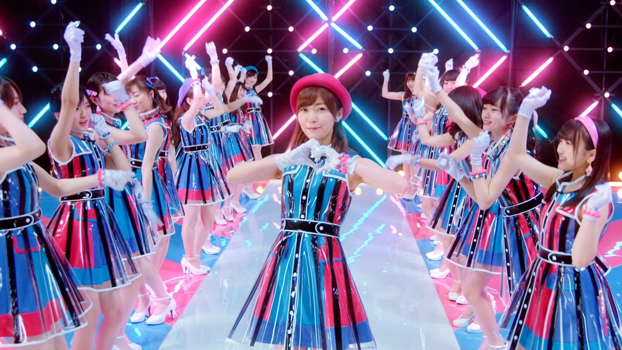 AKB48「イマパラ」のミュージックビデオのワンシーン。