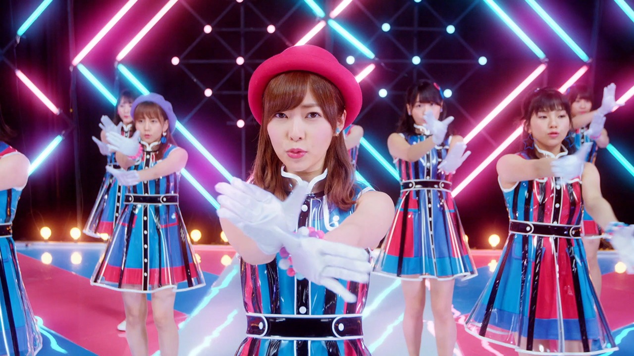 AKB48「イマパラ」のミュージックビデオのワンシーン。