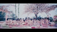 AKB48「前触れ」のミュージックビデオのワンシーン。