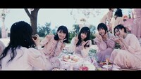 AKB48「前触れ」のミュージックビデオのワンシーン。