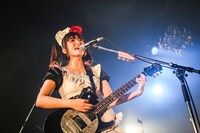 BAND-MAID「初One-manお給仕 Tour 2017」東京キネマ倶楽部公演の様子（撮影：Shingo Tamai）