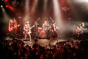 BAND-MAID「初One-manお給仕 Tour 2017」東京キネマ倶楽部公演の様子(撮影:Shingo Tamai)