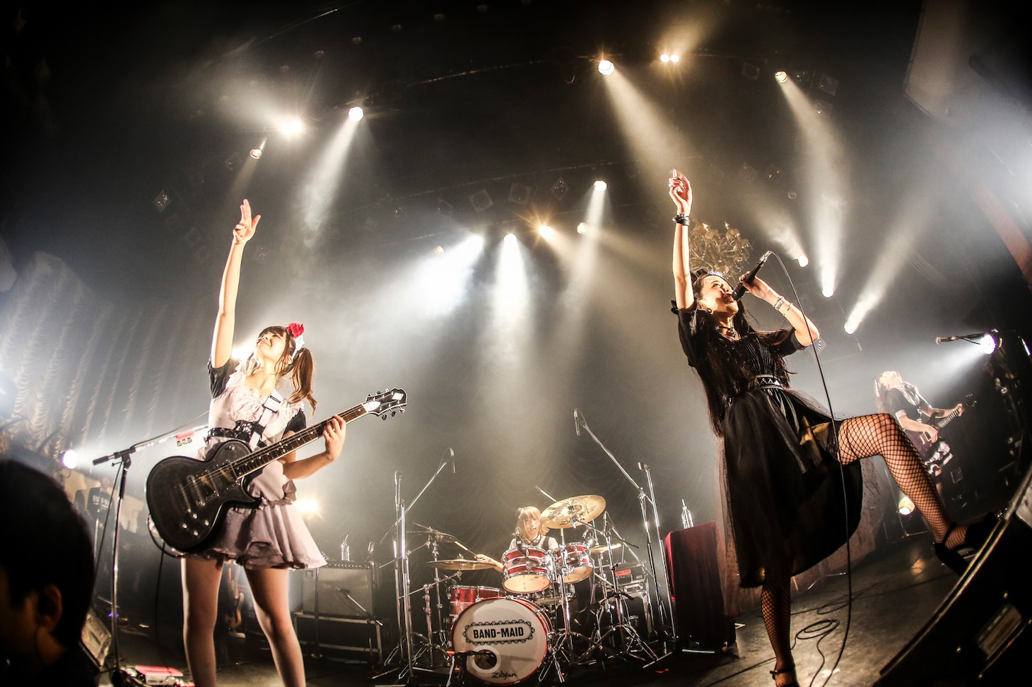 BAND-MAID「初One-manお給仕 Tour 2017」東京キネマ倶楽部公演の様子（撮影：Shingo Tamai）