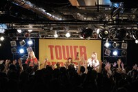 the peggies「ドリーミージャーニー」発売記念フリーライブの様子。（撮影：西田航［WATAROCK］、河邉有実莉［WATAROCK］）