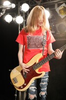 石渡マキコ（B）（撮影：西田航［WATAROCK］、河邉有実莉［WATAROCK］）