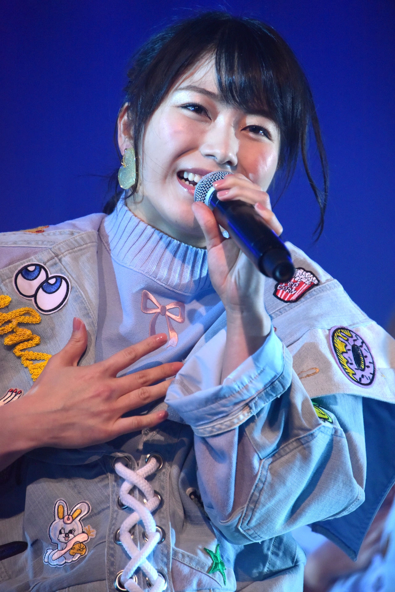 横山由依