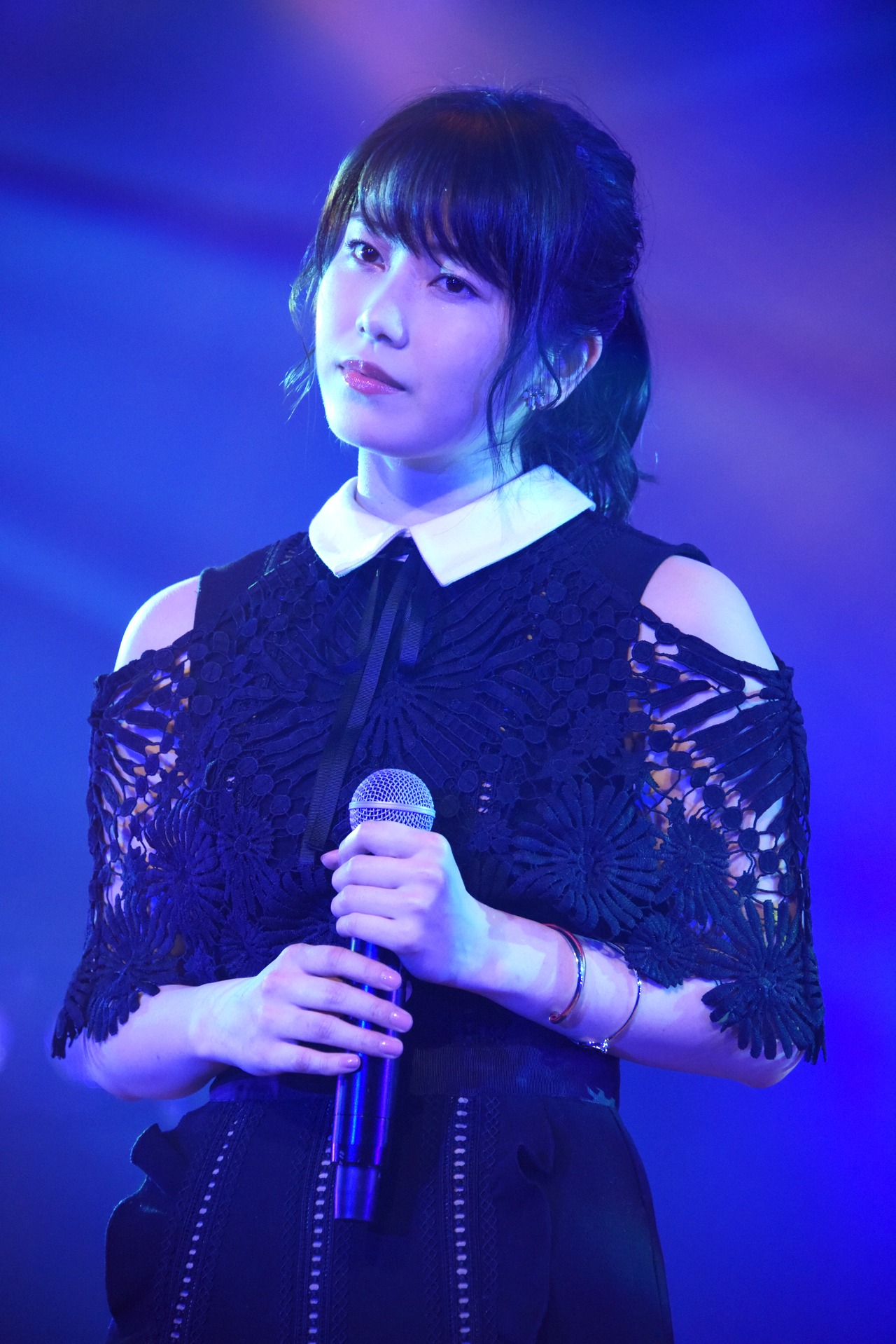 横山由依
