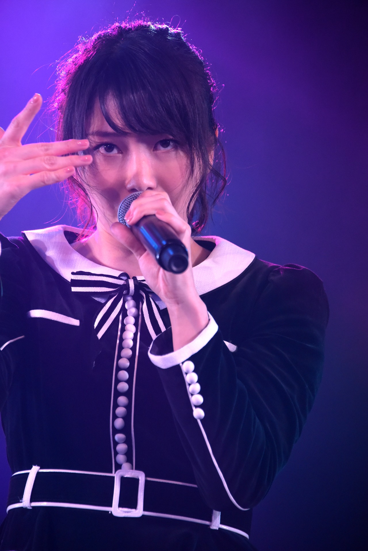 横山由依