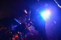 江口亮（Key, G, Cho）（撮影：水島キノコ）