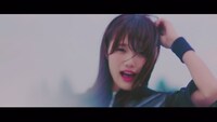 PassCode「bite the bullet」ミュージックビデオのワンシーン。