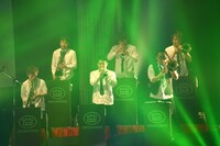 Negicco「SPRING 2017 TOUR～ライブハウスのネギ～」最終公演はホーン隊・ネギホーンズ6名とピアニストの片木希依が演奏に加わった。