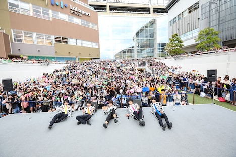 M!LKのライブの様子。（撮影：笹森健一）