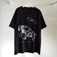 ツアー「Howling in bloom」からリリースされるオフィシャルTシャツ。