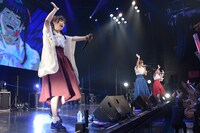 新曲「奇跡」を披露するまねきケチャ。