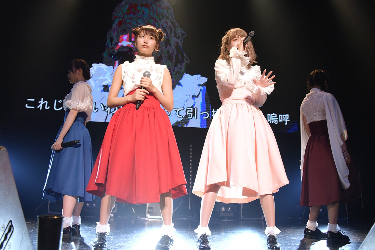 まねきケチャ「まねきケチャ全国ツアー2017 まねかれジャパンー東京・FINALー」東京・赤坂BLITZ公演の様子。