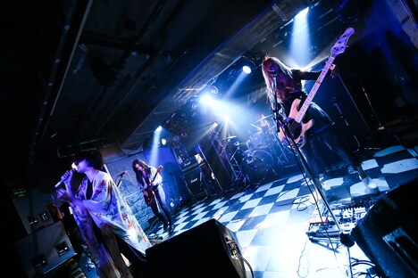 LAZYgunsBRISKY「NO BUTS. Tour 2017」東京・新宿LOFT公演の様子。（Photo by kazuki）