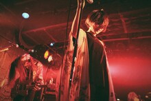 LAZYgunsBRISKY「NO BUTS. Tour 2017」東京・新宿LOFT公演の様子。（Photo by kazuki）