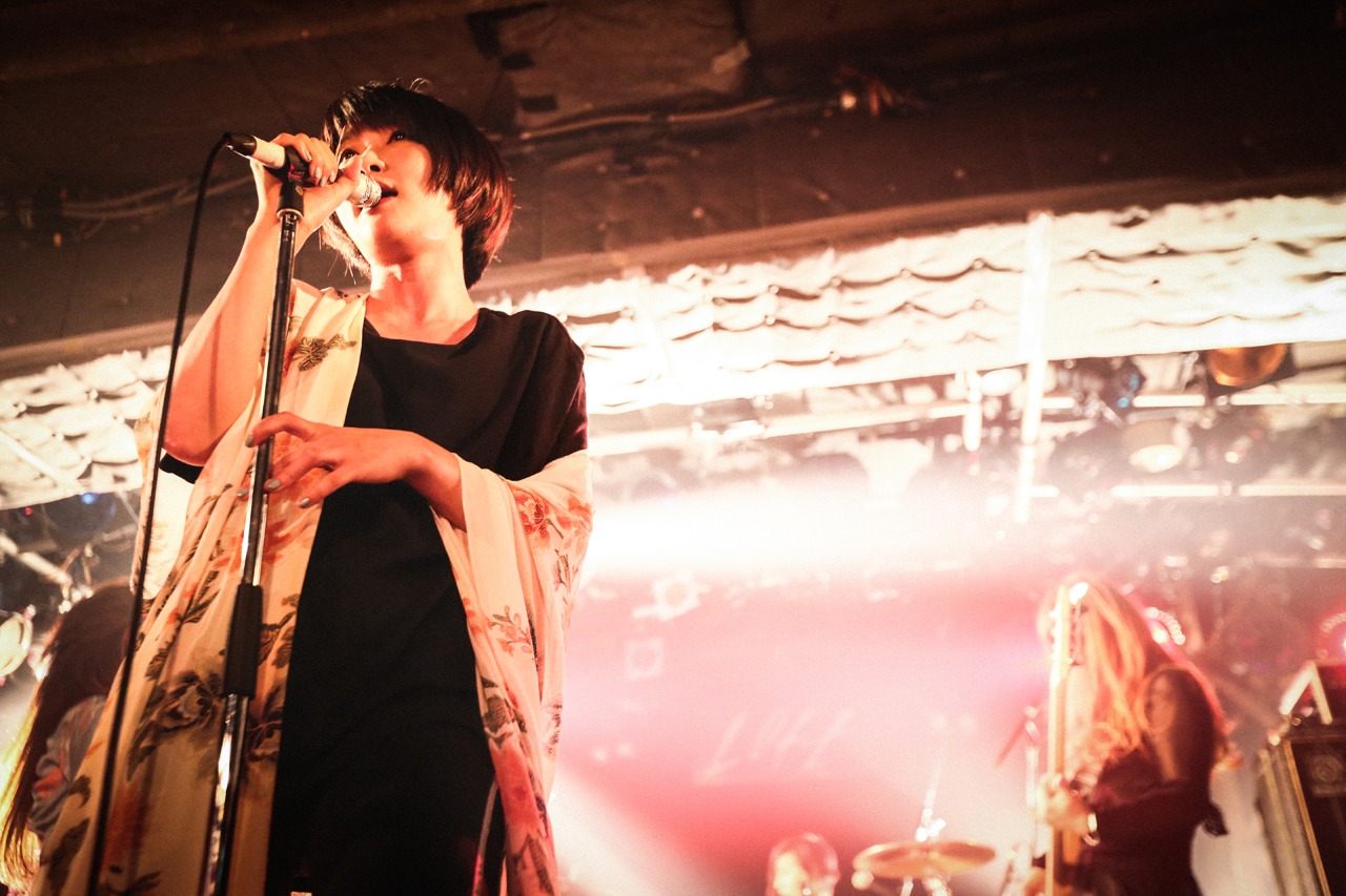 Lucy（Vo）（Photo by kazuki）