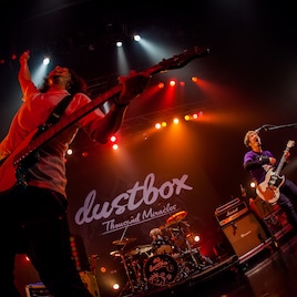 シャンパンまみれのdustboxツアーファイナル、9mm和彦とのコラボも