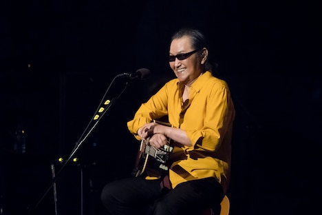 井上陽水（撮影：有賀幹夫）