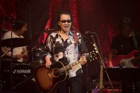 井上陽水（撮影：有賀幹夫）