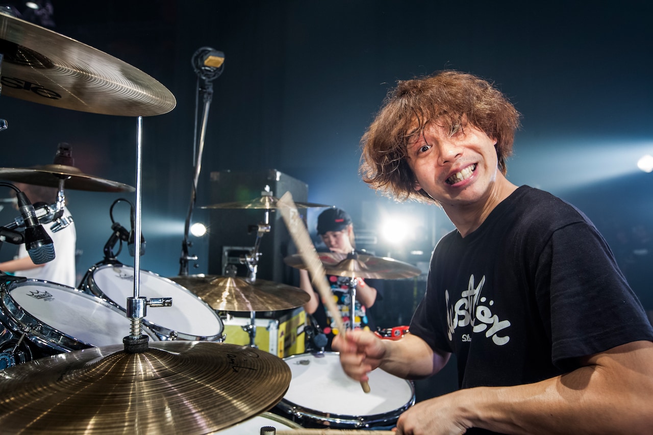 YU-KI（Dr / dustbox）（Photo by HayachiN） - シャンパンまみれの