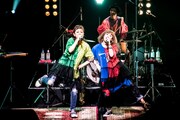 「PUFFY LIVE 2017 WHATEVER 21」東京公演の様子。（撮影：浜野カズシ）