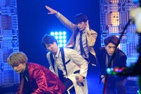 「No.1」のパフォーマンスの様子。