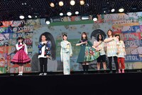 “サイマジョポーズ”を決める登壇者。