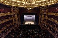 オペラ座で行われた公演「Scary Beauty」の様子。(c)KOS-CREA