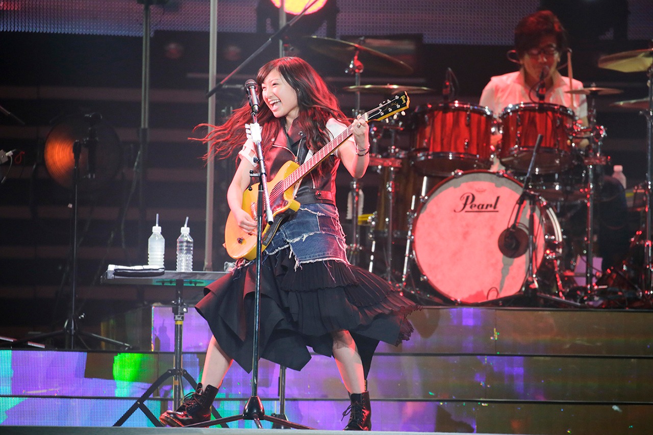 有安杏果「ココロノセンリツ ～Feel a heartbeat～ Vol.0」神奈川・横浜アリーナ公演の様子。（写真提供：キングレコード）