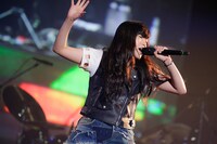 有安杏果「ココロノセンリツ ～Feel a heartbeat～ Vol.0」神奈川・横浜アリーナ公演の様子。（写真提供：キングレコード）