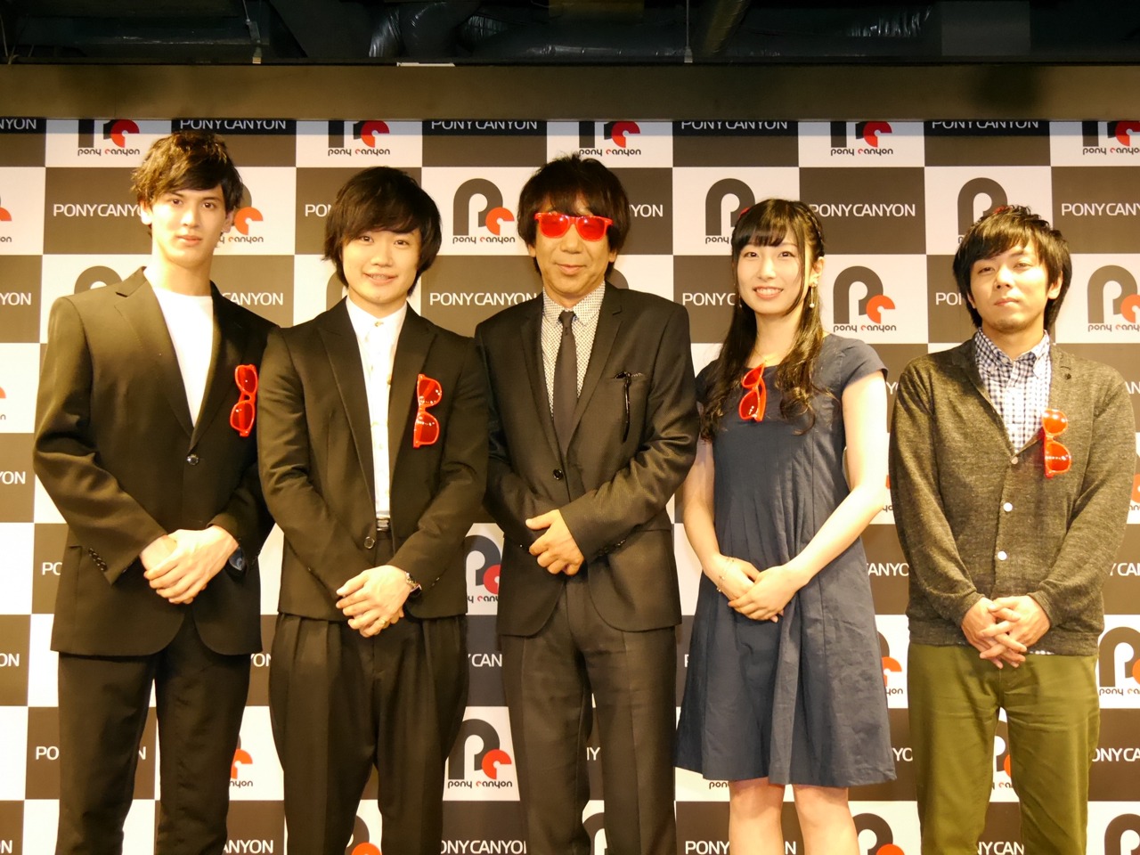 左から才川コージ、鳥越裕貴、木根尚登、高宗歩未、有働佳史。（提供：ポニーキャニオン）