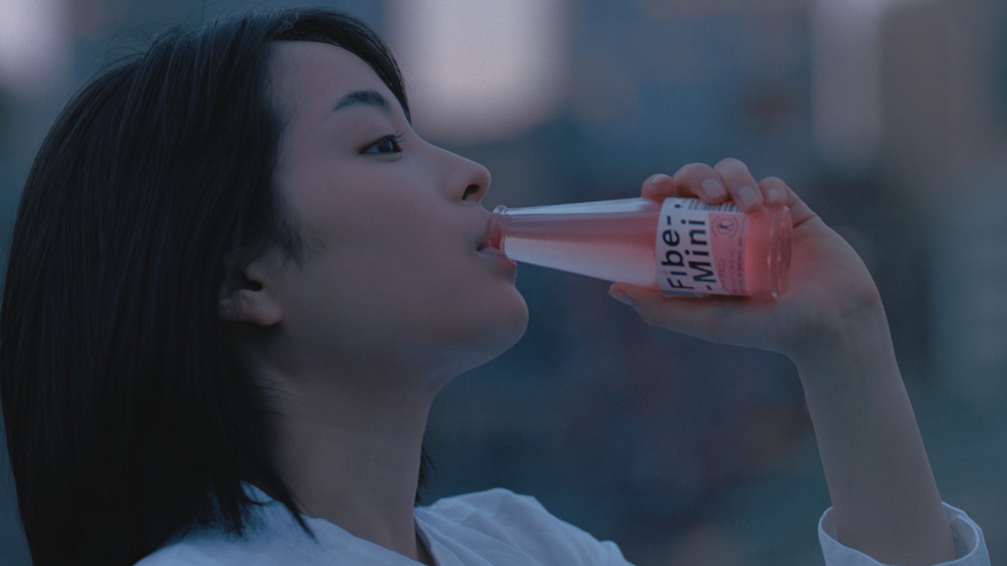 「ファイブミニ」のテレビCM「恋よりセンイ。」編より。