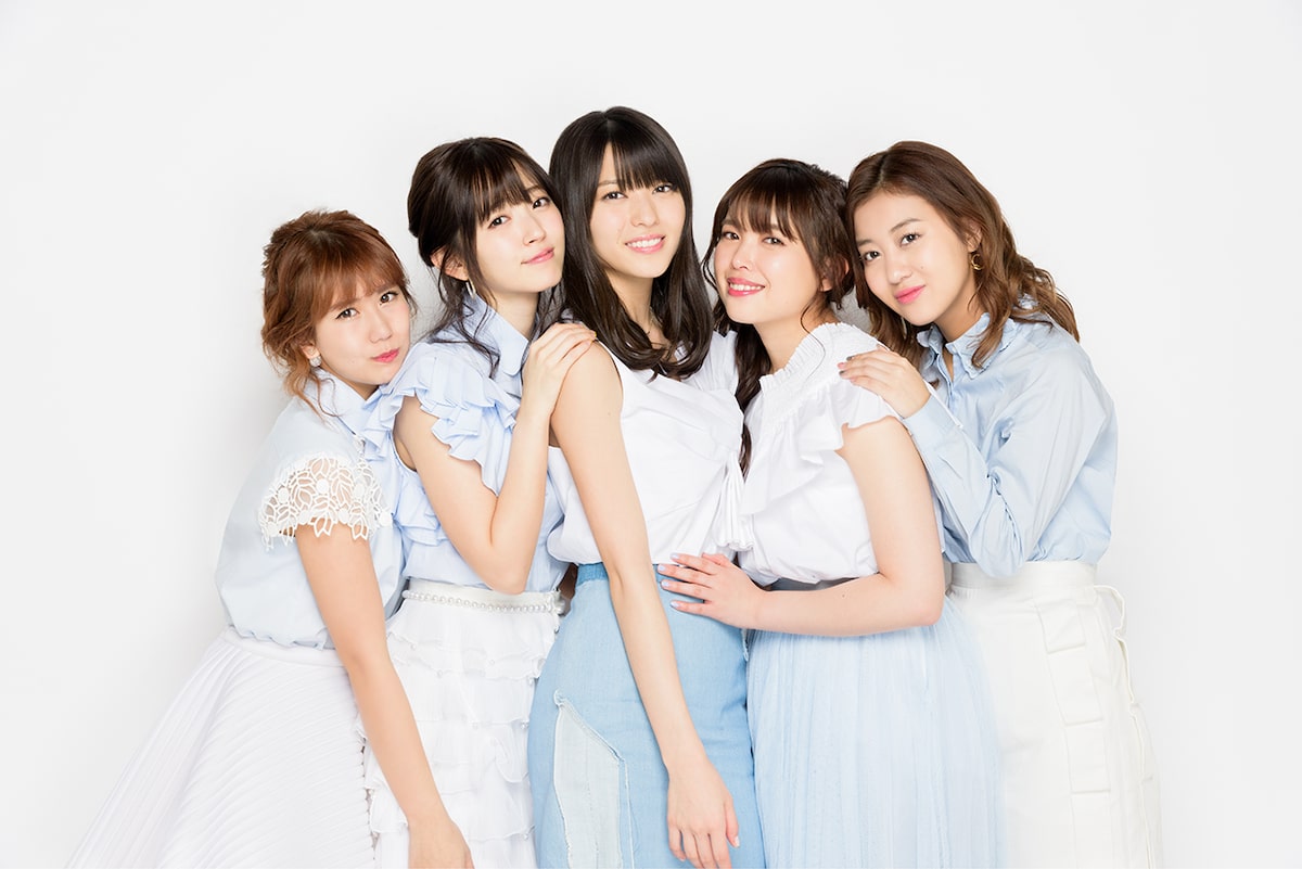℃-ute。左から岡井千聖、鈴木愛理、矢島舞美、中島早貴、萩原舞 
