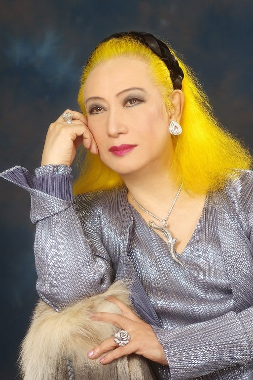 わたしは ここにいるわ 美輪明宏 イエモン新ベストの世界を彩る ステージナタリー