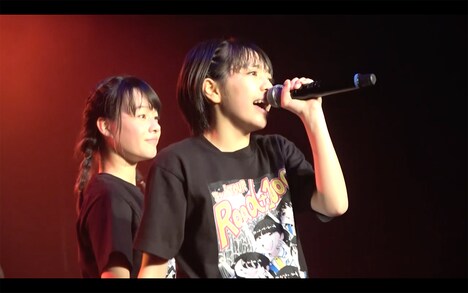 「ロッカジャポニカ 3rd TOUR ～Road to 1000～」東京・LIQUIDROOM公演で「教歌SHOCK!」を披露するロッカジャポニカ。（写真提供：キングレコード）