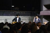 吉田山田「吉田山田展2017」オープニングイベントの様子。（写真提供：ポニーキャニオン）