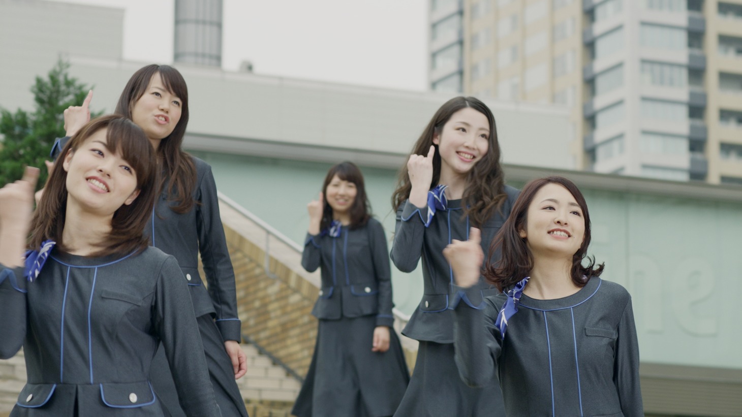 東池袋52「わたしセゾン」ミュージックビデオのワンシーン。