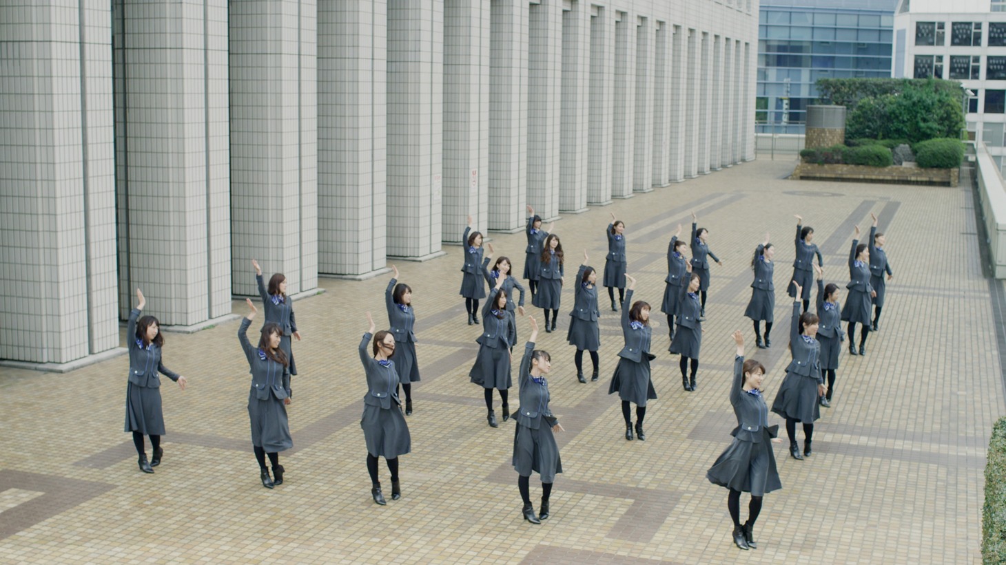 東池袋52「わたしセゾン」ミュージックビデオのワンシーン。