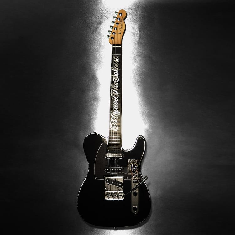 MIYAVIが初のオリジナルギター発売、世界で15本のFender製 - 音楽ナタリー