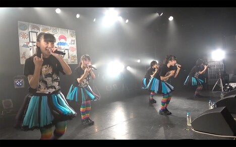 「ロッカジャポニカ 3rd TOUR ～Road to 1000～」東京・LIQUIDROOM公演で「だけどユメ見る」を披露するロッカジャポニカ。（写真提供：キングレコード）