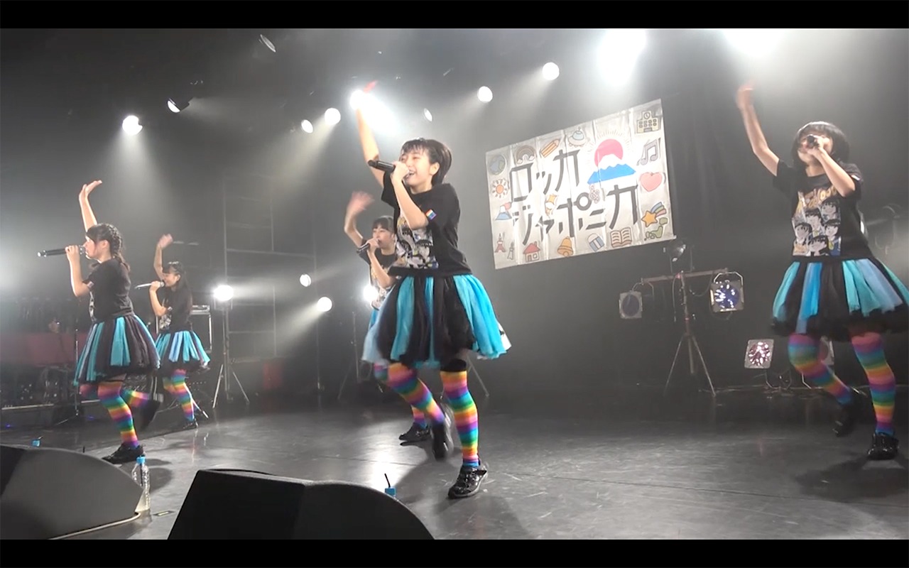「ロッカジャポニカ 3rd TOUR ～Road to 1000～」東京・LIQUIDROOM公演で「だけどユメ見る」を披露するロッカジャポニカ。（写真提供：キングレコード）