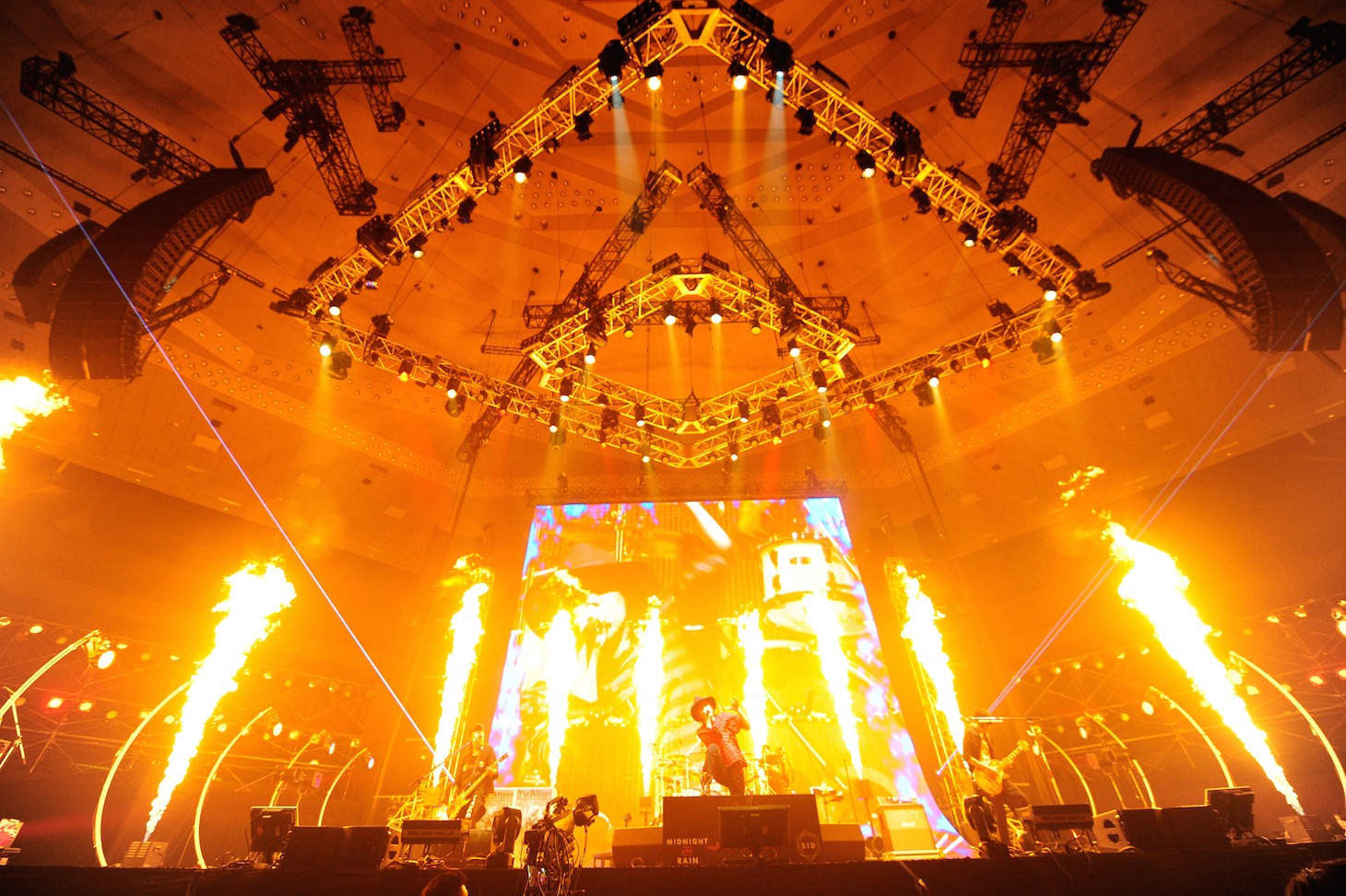 シド「夜更けと雨と」の様子。