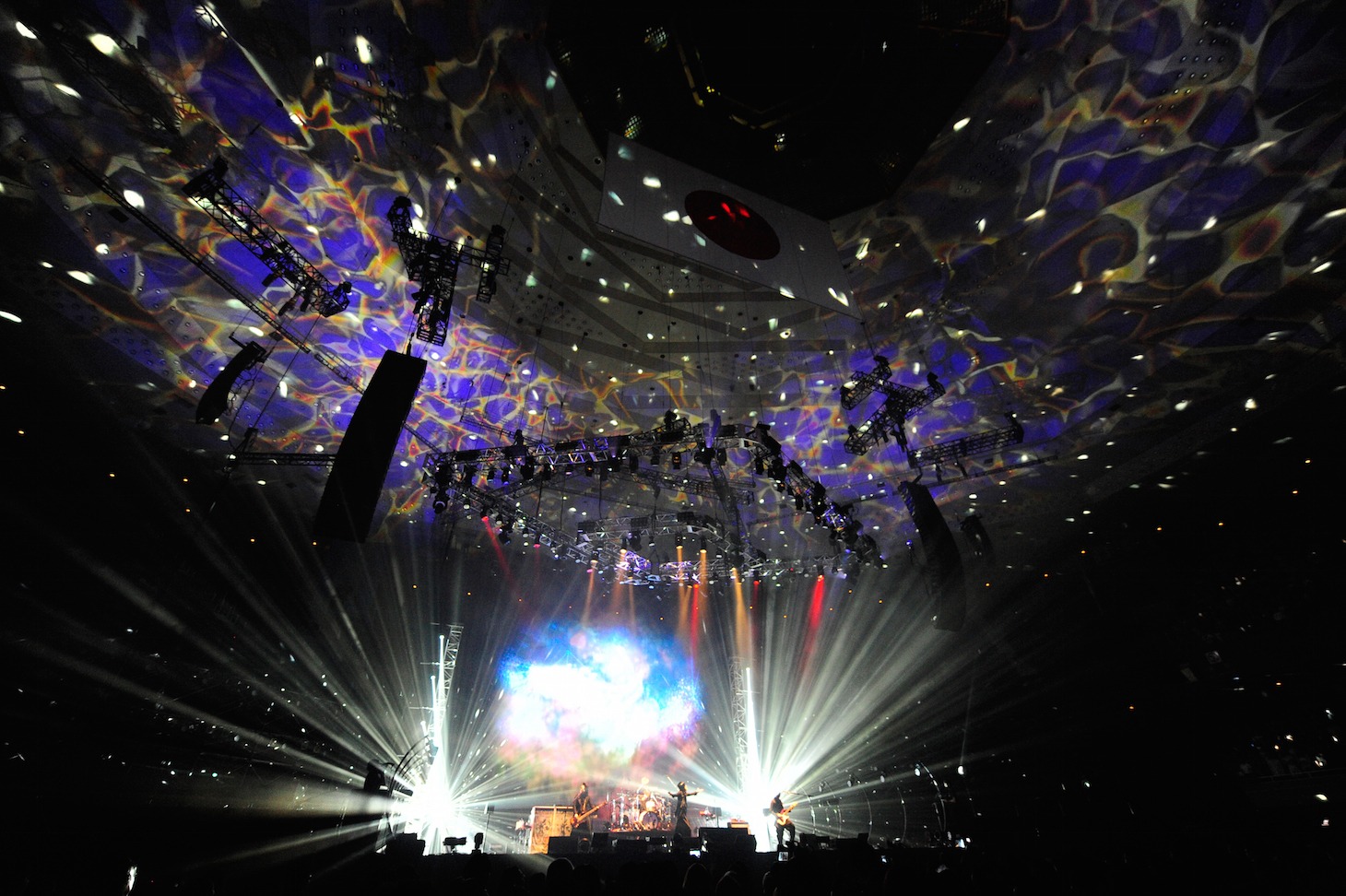 シド「夜更けと雨と」の様子。